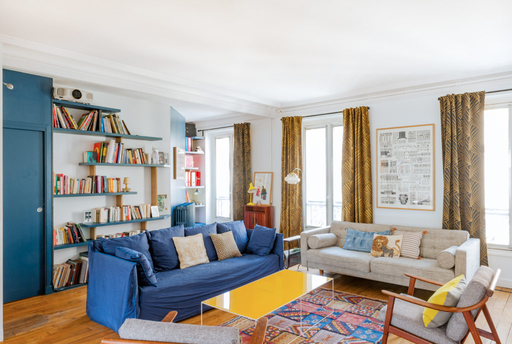 salon-coloré-bleu-jaune-paris-fontaine