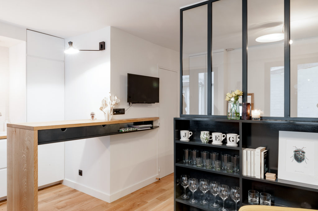 bar-studio-bois-verrière-chemin