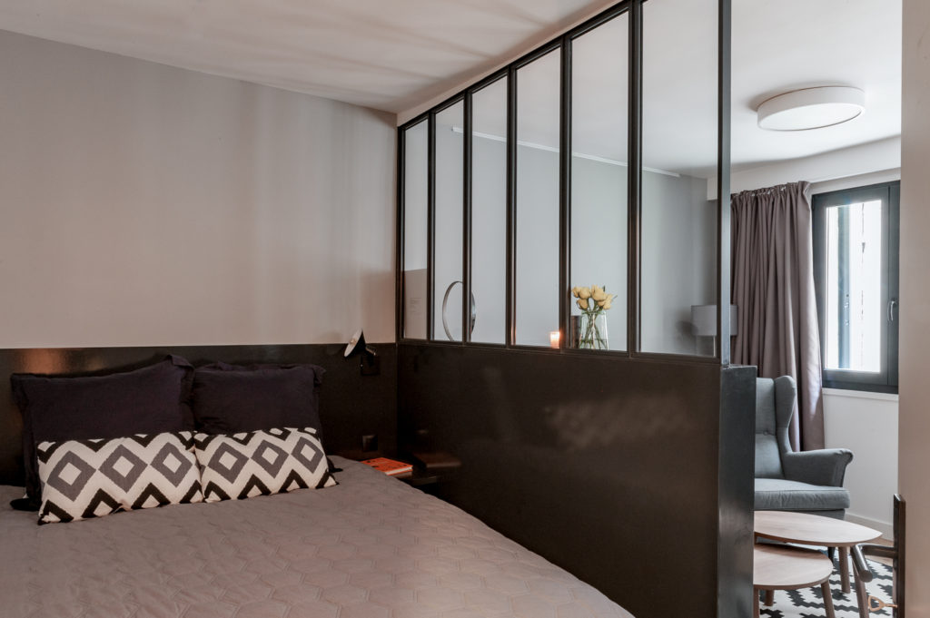 chambre-studio-verrière-chemin