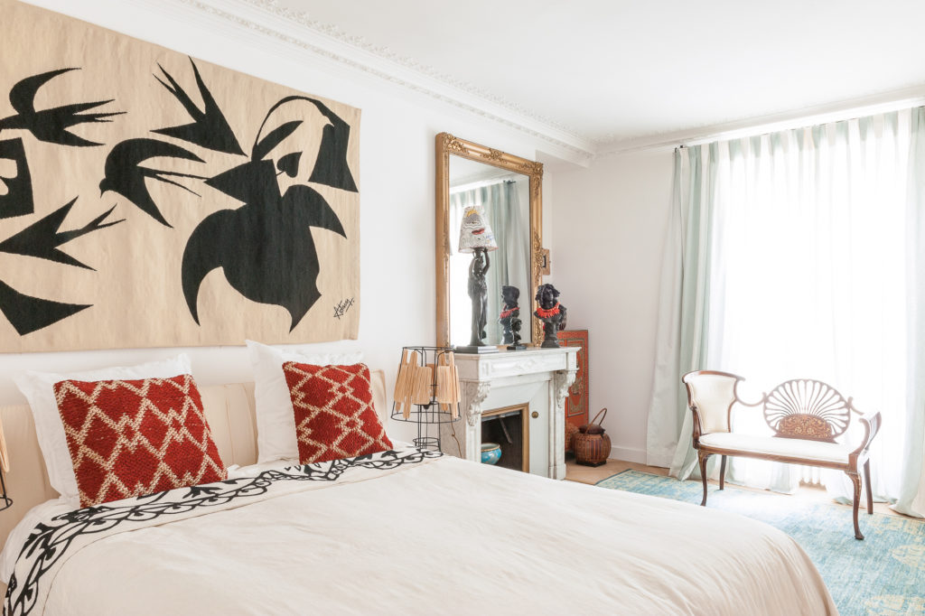 chambre-tapisserie-blanc-noir-honoré