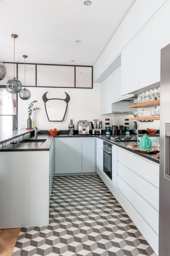 cuisine-noir-carreau ciment-honoré