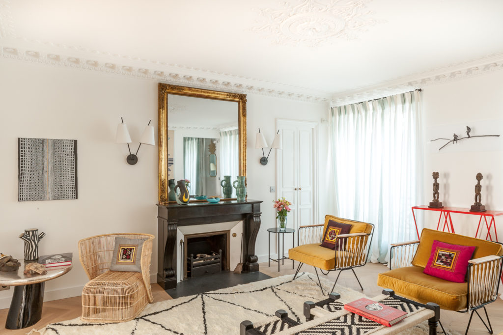 salon-cheminée-ethnique-couleur-honoré