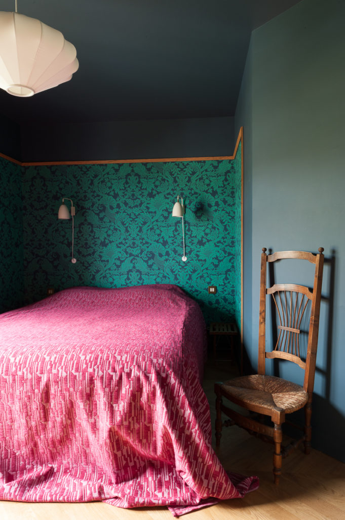 chambre monacale-couleur-rénovation-falaise