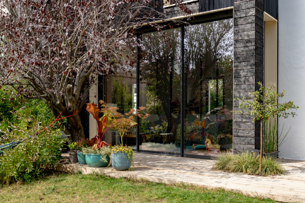 extension,baie vitrée,terrasse,bois brûlé,JOINTO