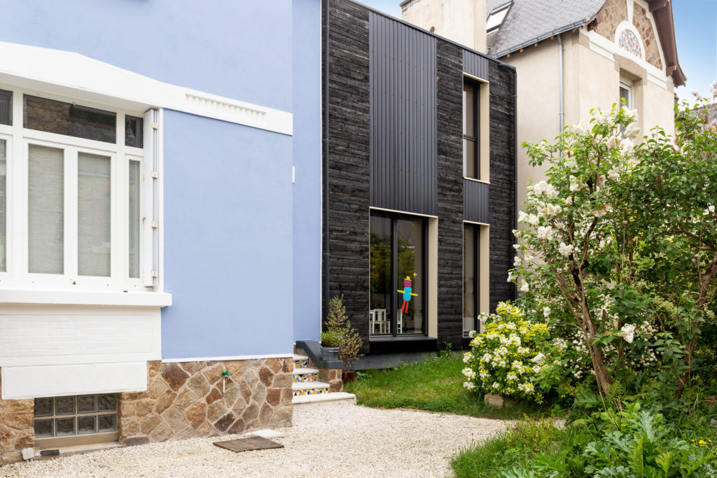 façade,maison,bleue,noir,bois,JOINTO